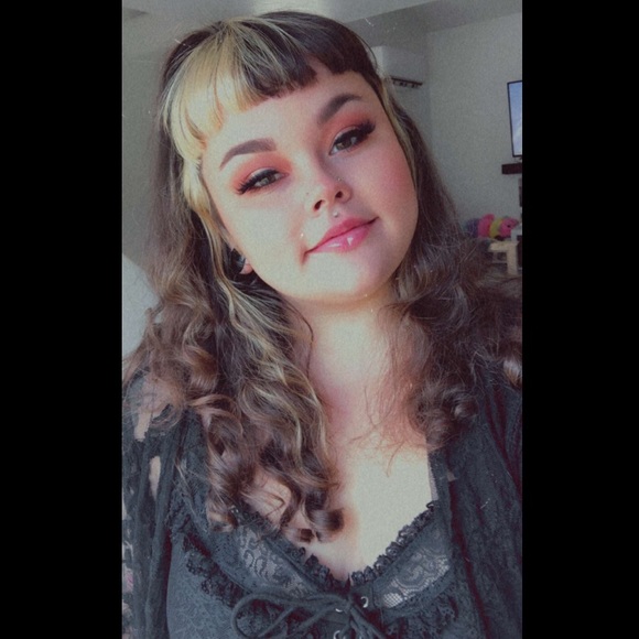 Meet your Posher, Claudia - Picture 3 of 3